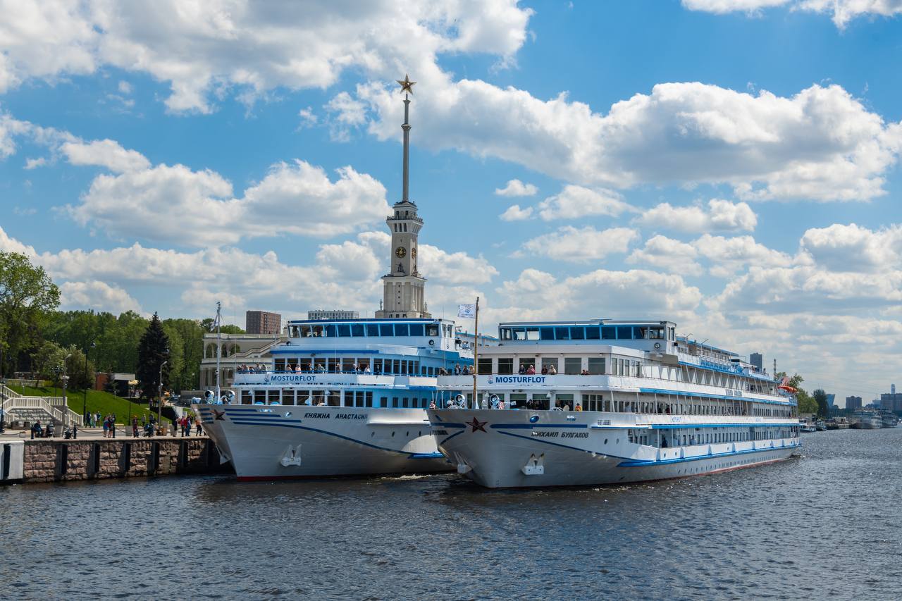 Водный транспорт речной вокзал. Северный Речной вокзал. Речной порт Москва. Речной вокзал Москва. Северный Речной вокзал круизные теплоходы.